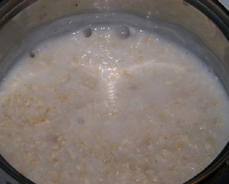 Примерная консистенция каши перед добавлением молока.