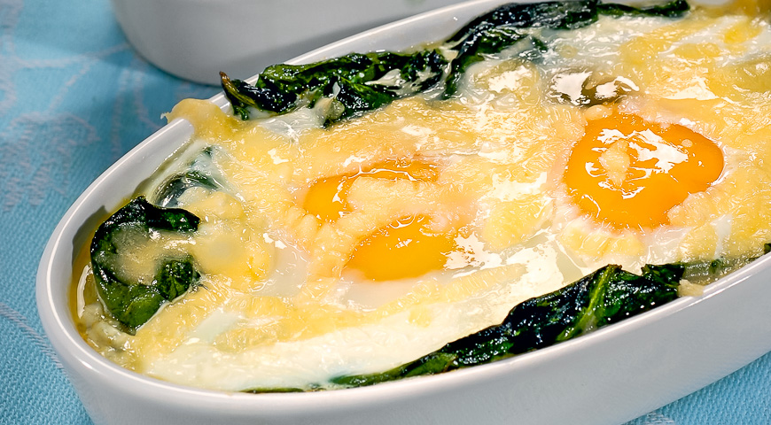 Запеченные яйца сыр, шпинат, сливки. Вкусный завтрак из духовки.