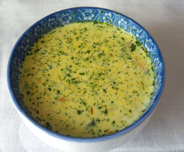 Суп из сыра с яйцами и хлебом. Очень вкусный и сытный.