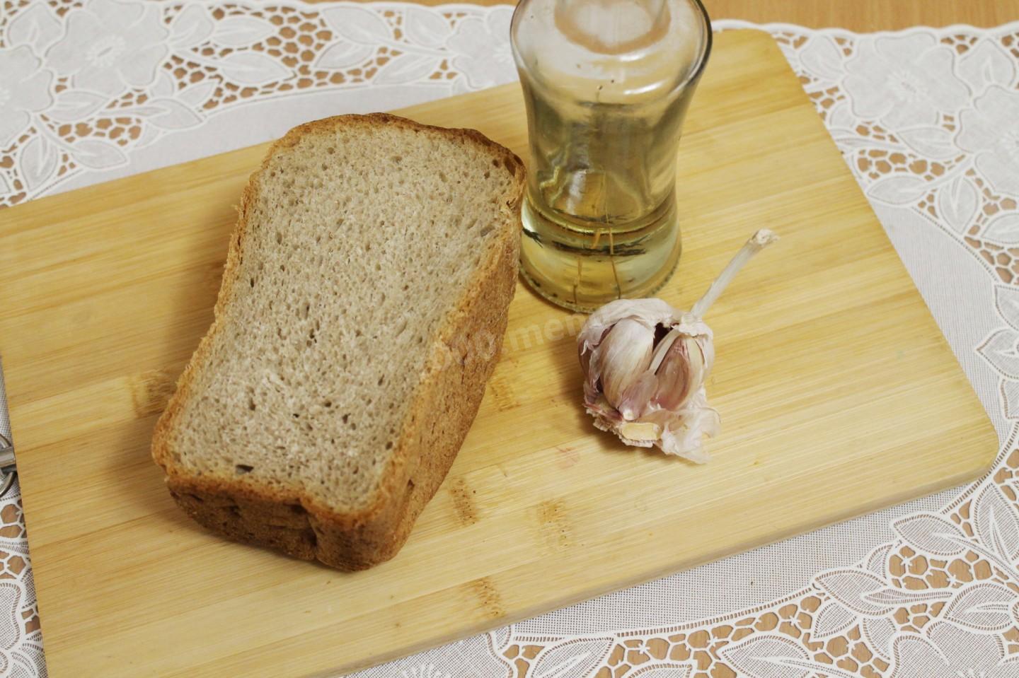 Хлеб с чесноком и маслом, орехами грецкими. Закуска к соленьям. 