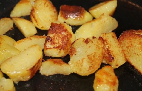 Картошка прилипает к сковороде